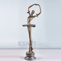 Sculpture de danseuse européenne en cuivre Statue d'art de ballet en bronze pour la décoration intérieure de la maison dans le salon Produit d'artisanat en métal