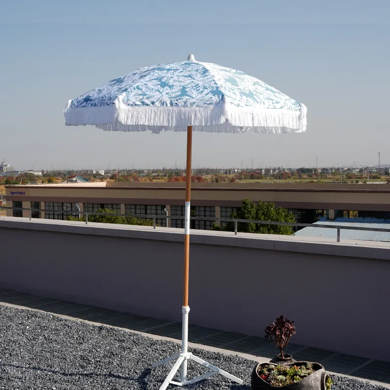 مظلة من البوليستر سترو المزخرف بأعمدة خشبية محمولة تستخدم في الخارج لزهور الصيف بطول 6 أقدام مظلة شمس للحدائق من القطن البوهيمي مظلة بمشبك للشاطئ