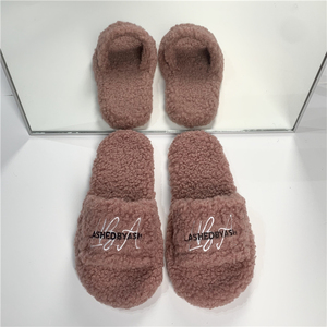 Sandales de créateur OEM avec logo personnalisé pour l'extérieur pantoufles en fourrure duveteuse pour femmes et dames sandales à fourrure pour femmes dans les meilleurs matériaux - Product Image 5