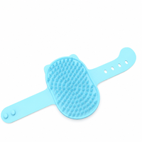 Brosse de bain pour animaux en caoutchouc thermoplastique, à porter à la main, pour shampoing canin, outil de massage et de toilettage, poils en forme de trèfle, sangle réglable