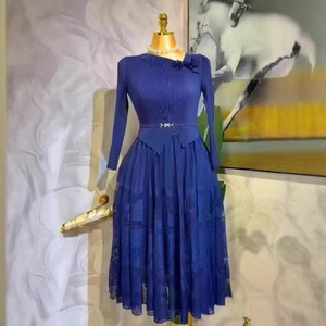 Abito Plissettato Vintage Miyake 2025 <span class=keywords><strong>con</strong></span> Collo Asimmetrico, Taglie Forti, Tinta Unita, <span class=keywords><strong>Gonna</strong></span> Svasata, Vita Impero, in Poliestere Antistatico - Product Image 3