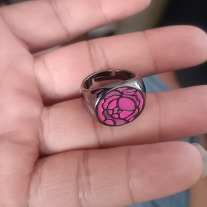 <span class=keywords><strong>Anillo</strong></span> Ajustable con Sello de Rosa Rosa, Joyería de Cosplay de <span class=keywords><strong>Utena</strong></span> Tenjou y Anthy Himemiya, Venta al por Mayor para Fans - Product Image 2