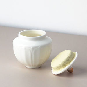 Qianrui Hochwertige Weiße Keramikdose mit Deckel QR035A Weiße Porzellan-Vorratsdose Kleine Tischdekoration Keramik-Aufbewahrungsdosen - Product Image 3