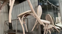 Chaise de salle à manger empilable en bois d'orme massif, dossier et assise en rotin véritable, style contemporain, écologique et durable, pour hôtel et vente en gros