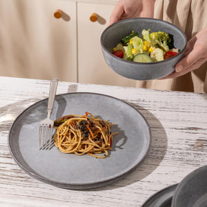 <span class=keywords><strong>Service</strong></span> de table en grès Halo Edge de <span class=keywords><strong>12</strong></span> pièces, assiettes à dîner, bols, passe au micro-ondes et au lave-<span class=keywords><strong>vaisselle</strong></span>, design minimaliste <span class=keywords><strong>pour</strong></span> 4 <span class=keywords><strong>personnes</strong></span>, gris - Product Image 4