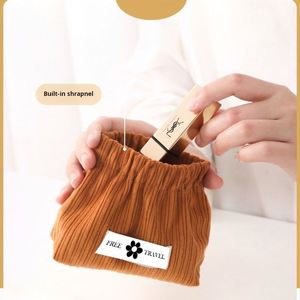 Pochette de maquillage compacte en velours avec fermeture à pression, porte-rouge à lèvres, pochette cosmétique pratique pour les voyages, organiseur de beauté tendance pour un usage quotidien - Product Image 2