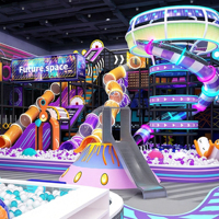 Parque de jeux pour enfants intérieur personnalisé sur le thème cyberpunk, équipement de terrain de jeux intérieur pour enfants avec grand parc de trampolines
