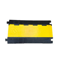 Rampe de protection de câble carrée en PVC à 5 canaux et défenseur croisé pour usage public, grande capacité