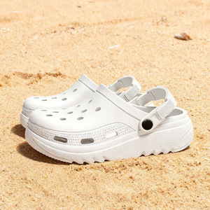Zuecos de Plataforma Ligeros para Mujer, Sandalias Blancas Transpirables de EVA con Tacón Plano de 3 cm, para Usar en la Playa en Verano - Product Image 1