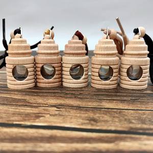 5ml vin baril en <span class=keywords><strong>forme</strong></span> de tour en <span class=keywords><strong>forme</strong></span> de voiture <span class=keywords><strong>parfum</strong></span> bouteille pendentif bois creux ensemble vide bouteille voiture pendentif - Product Image 1