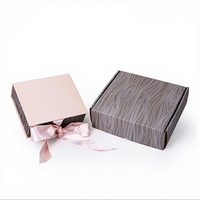 Boîte d'expédition à rabat en carton gris grain de bois personnalisée Dr. Box avec estampage, ruban rose et doublure rouge pour emballage cadeau et alimentaire