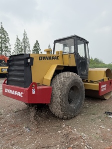 Rouleau compresseur d'occasion DYNAPAC CA301D, rouleau vibratoire monocylindre de seconde main, haute qualité, disponible à Shanghai - Product Image 6