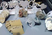 Machine de découpe laser à fibre JPT 800W 1200W 4040 CNC 3 axes pour la découpe de bijoux en or, argent, laiton et acier inoxydable