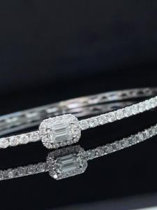 กำไลข้อมือเพชรแท้ทรงเหลี่ยมมรกต Xinfly ทองคำแท้ 18K รับรองโดย GIA ระดับ E SI1 น้ำหนัก 0.30 กะรัต รวมน้ำหนักเพชร 1.30 กะรัต เครื่องประดับระดับไฮเอนด์สำหรับการลงทุน - Product Image 3