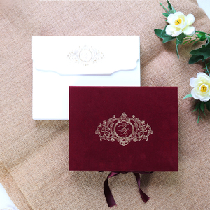 Boîte cadeau en velours bordeaux sur mesure, suite d'invitations de mariage en acrylique, cartes RSVP et inserts - Product Image 5