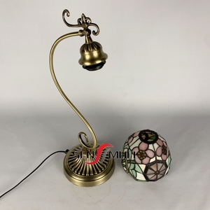 <span class=keywords><strong>Tiffany</strong></span> Style 8 pouces européen rétro LED Table décorative lampe de bureau Art coloré verre teinté-coupé abat-jour en étain soudé - Product Image 6