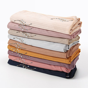 Nouveau hijab plissé tendance avec strass, foulard <span class=keywords><strong>de</strong></span> mode <span class=keywords><strong>pour</strong></span> femmes musulmanes - Product Image 4