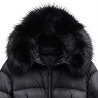 Doudoune cintrée avec col et capuche en fourrure - le manteau léger et chaud indispensable pour les femmes aux silhouettes affinées