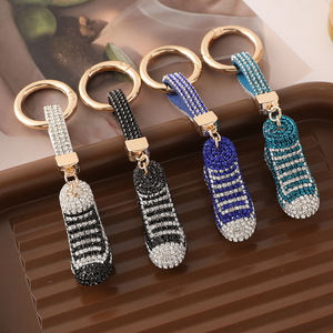 LLavero con abalorio de zapatilla de deporte con diamantes de imitación, cadena con incrustaciones de cristal, bolso de lona para mujer, llavero colgante de regalo de recuerdo - Product Image 2