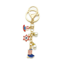 Porte-clés Émail Patriotique USA Noble avec Breloques Chapeau Uncle Sam, Étoile, Botte de Cowboy et Perle, Fermoir Mousqueton, Pendentif de Sac