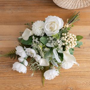 Bouquet de fleurs artificielles Ferry Crossing, roses blanches et lys Calla, décoration de mariage, décoration murale pour la maison CF01455 - Product Image 3