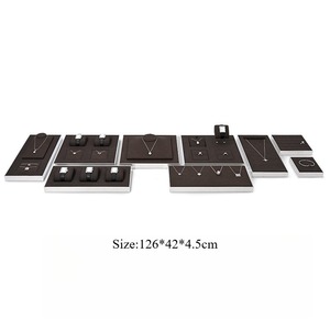 อุปกรณ์จัดแสดงเครื่องประดับหรูหราแบบกำหนดเอง วัสดุไมโครไฟเบอร์คุณภาพสูง สำหรับนาฬิกา สร้อยคอ แหวน ชั้นวางโชว์เครื่องประดับบนเคาน์เตอร์ - Product Image 6