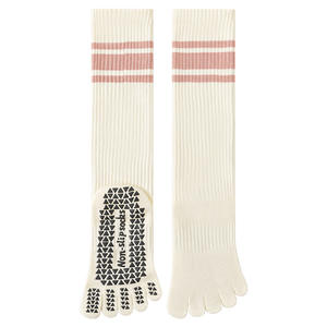 Chaussettes de yoga et de Pilates pour femmes, en coton respirant, antidérapantes, avec points en silicone, logo personnalisé, haute qualité, vente en gros Nicecin - Product Image 3