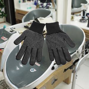 Guantes de Seguridad Negros Resistentes al Calor para Herramientas de Peinado, Compatibles con Rizadores, Planchas y Tenacillas - Product Image 1