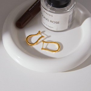 Pendientes Huggie en Forma de U, Chapados en Oro de 18K, Acero Inoxidable, Engaste de Bisel con Diamantes de Imitación, Joyería para Uso Diario - Product Image 4