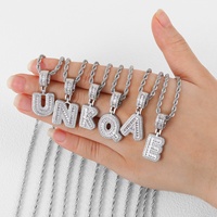 Collier Hip-hop en Zircon Glacé avec Pendentif Lettre Européen et Américain, Bijou Best-seller, Accessoire Homme