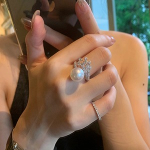 Anillo de Plata de Ley S925 con Perla Blanca Australiana y Diamante Tallado, Joyería Ligera de Alta Gama con Diseño de Cielo Estrellado Deslumbrante - Product Image 1