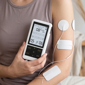 Máquina de Fisioterapia Portátil TENS, Unidad TENS de Doble Salida, Electroestimulador Muscular Digital, Dispositivo para el Cuidado del Dolor Corporal Completo - Product Image 1