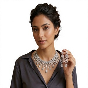 Ensemble collier et boucles d'oreilles élégants en laiton plaqué argent de qualité supérieure avec zircon pour femme, idéal pour mariage, cadeau ou collection de tenues de soirée - Product Image 2
