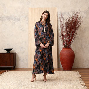 Abaya de luxe en polyester avec strass thermocollants pour femmes musulmanes, robe élégante et modeste, fournisseur en gros de Dubaï et du Moyen-Orient - Product Image 3