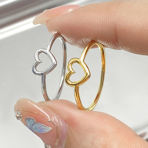 Anillo de Corazón Simple Chapado en Oro de 18K a la Moda, Resistente al Agua, para Mujer - Product Image 1