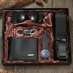Set Regalo di Lusso SYM-23 Include Cinturino in Pelle, Portafoglio in Lega, Cintura, Occhiali e Orologio da <span class=keywords><strong>Uomo</strong></span> - Product Image 4