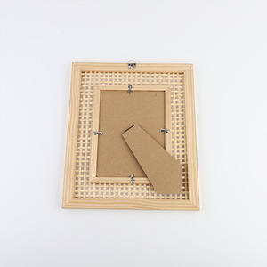 <span class=keywords><strong>Cornice</strong></span> Portafoto <span class=keywords><strong>in</strong></span> Legno Massello Stile Nordico - <span class=keywords><strong>Cornice</strong></span> Decorativa da Tavolo e da Parete da 5/8 Pollici con Design <span class=keywords><strong>in</strong></span> Rattan Intrecciato a Mano - Product Image 5