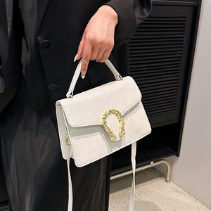 กระเป๋าถือ<span class=keywords><strong>สะ</strong></span>พายไหล่ PU รุ่นซัมเมอร์ 2026 สำหรับผู้หญิง แฟชั่นกระเป๋าสะพายข้าง กระเป๋าสไตล์วินเทจ กระดุมลายงู กระเป๋าถือแบบสะพายใต้วงแขน กระเป๋าถือขนาดเล็ก - Product Image 3