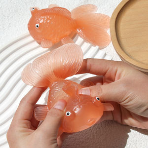 Jouet à presser Poisson Rouge UV changeant de couleur, en TPR souple, jouet créatif de décompression pour enfants et adultes, pour le commerce international - Product Image 2