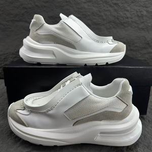 Chaussures de marche respirantes antidérapantes à semelle épaisse en tissu mesh Evergreen pour hommes et femmes - Product Image 1