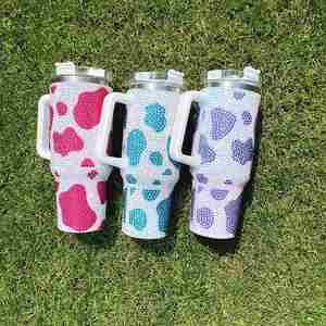 Vaso térmico de acero inoxidable de 40 oz sin BPA con estampado de vaca y pedrería brillante, con tapa y pajita - Product Image 5