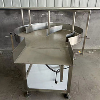 Stand bouteilles vers le haut à droite sur le convoyeur plateau tournant carré collecteur de bouteilles collecte Unscramble Unscrambling Table Machine