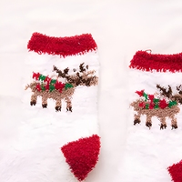 Chaussettes douillettes de Noël pour femmes - Chaussettes d'hiver tricotées avec motif renne mignon en polaire corail douce, cadeau de fêtes pour filles et adolescentes