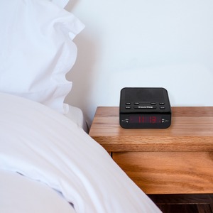 <span class=keywords><strong>Radio</strong></span>-réveil numérique compact à LED avec <span class=keywords><strong>radio</strong></span> FM, fonction snooze et minuterie de sommeil - Product Image 3