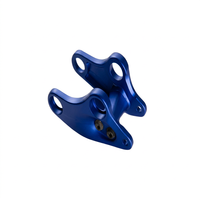 Protection de dérailleur de vélo en aluminium anodisé bleu usiné CNC par électroérosion à fil, design en Y léger pour cadre VTT et transmission