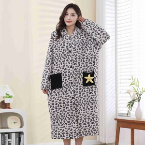 Lussuoso Accappatoio <span class=keywords><strong>con</strong></span> Stampa Leopardata, Cartone Animato Carino, Traspirante, Morbido, <span class=keywords><strong>con</strong></span> Cappuccio e Tasca a Stella, Elegante e Casual per Primavera/Autunno/Estate/Inverno - Product Image 1