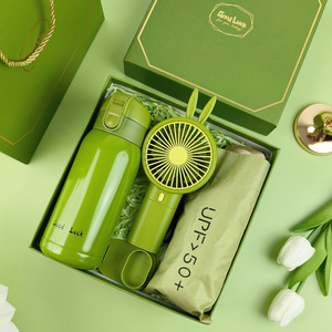 Coffret Cadeau Promotionnel 3-en-1 IStapromo : Bouteille Isotherme, Parapluie et Ventilateur – Personnalisable avec Logo pour Entreprise - Product Image 3