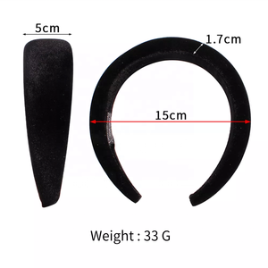 QIYUE Fascia per <span class=keywords><strong>Capelli</strong></span> in Velluto con Imbottitura Spessa in <span class=keywords><strong>Spugna</strong></span>, Colore Unico, Accessorio per <span class=keywords><strong>Capelli</strong></span> Largo per Donne e Ragazze - Product Image 4