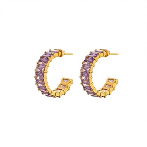 ต่างหูสตั๊ดรูปตัวซีทำจากสแตนเลสชุบทอง18K - Product Image 3