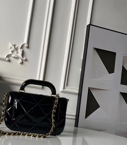 กระเป๋าดีไซน์เนอร์เรียบง่าย สไตล์ลำลอง สายสะพายไหล่กว้างปรับได้ กระเป๋าสะพายข้างเดียว สายโซ่หนา กระเป๋าใบเล็ก - Product Image 5